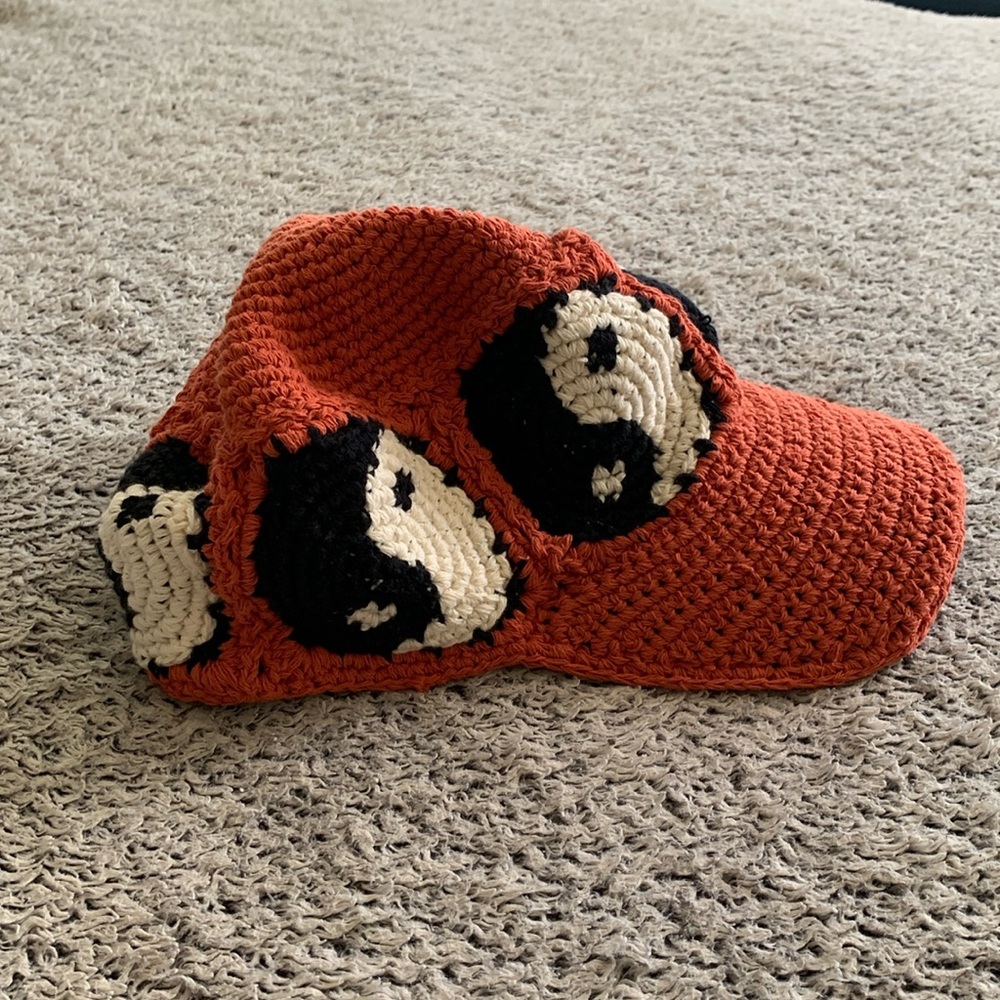 Urban Outfitters crochet yin Yang hat orange